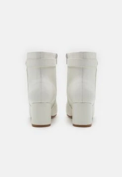 Wide Fit - Bottines - White -Chaussure Boutique 17c7d916626b42ea97932eec2f5dc501