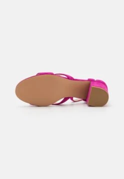 Leather Wide Fit - Sandales - Pink -Chaussure Boutique 8b30ce96b4684119a8260e233f10e39a